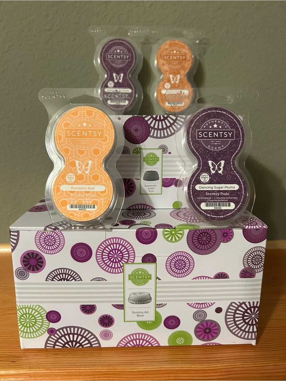 NWT Scentsy Air quad Aromatherapy Diffuser with 4 pod twin packs
